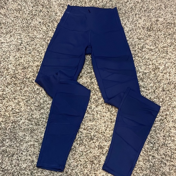 Lululemon leggings size 4 - Picture 3 of 9